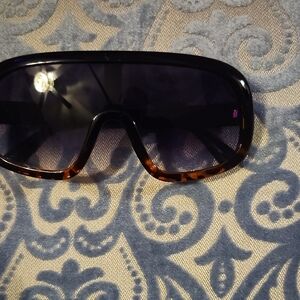 Women’s Oversized Shield Sunglasses — Tortoiseshell Frame, Black Lenses